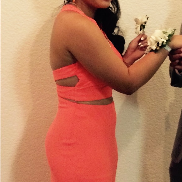 La Femme Coral Prom Dress Size 4 Petite - Picture 4 of 11